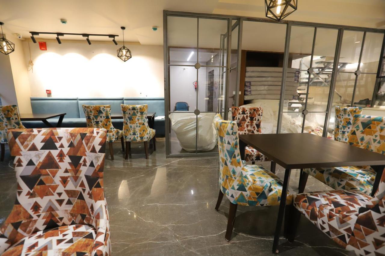 Ip Royal Hotel - Нью-Дели Экстерьер фото