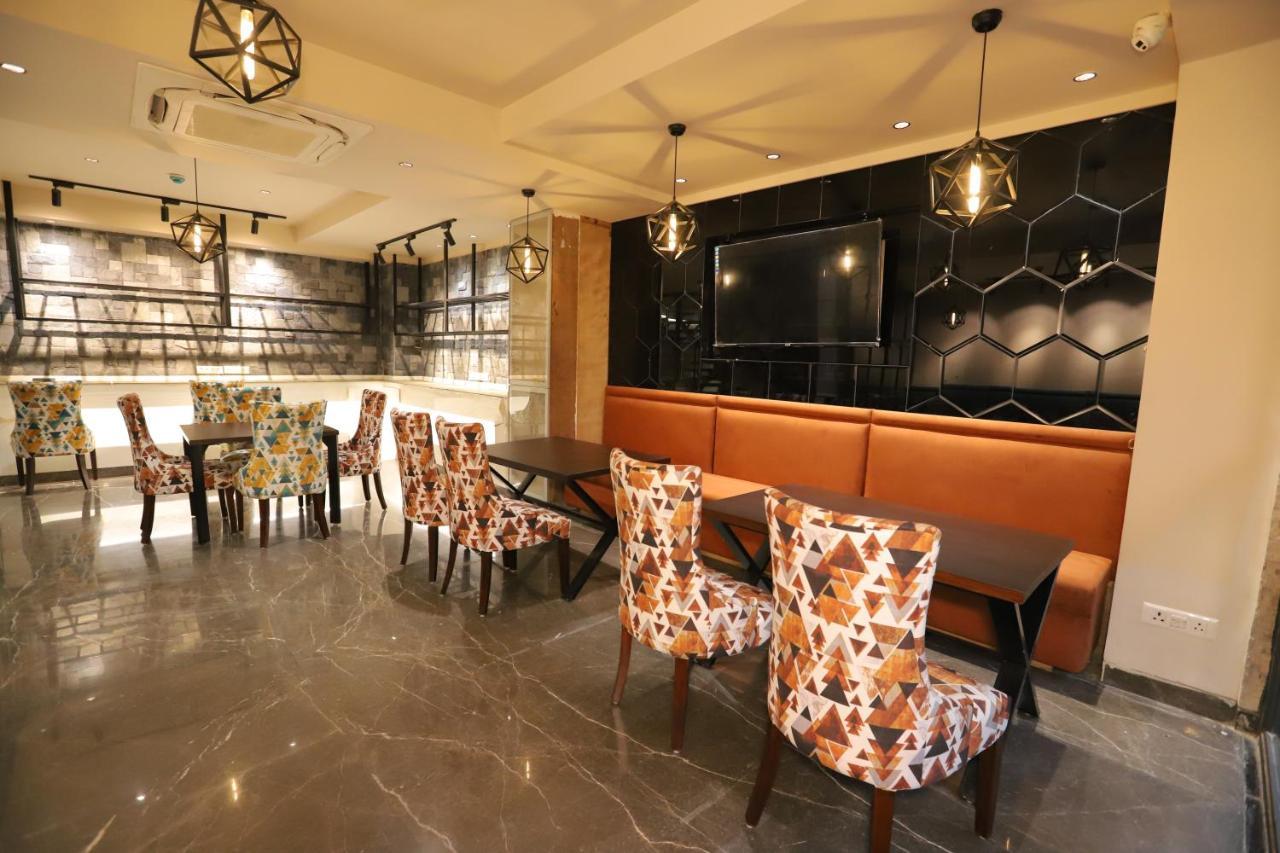 Ip Royal Hotel - Нью-Дели Экстерьер фото
