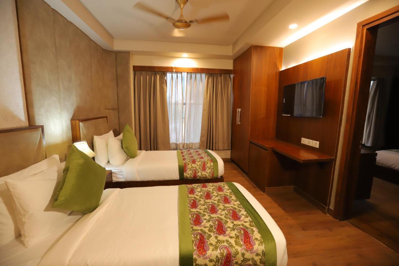 Ip Royal Hotel - Нью-Дели Экстерьер фото