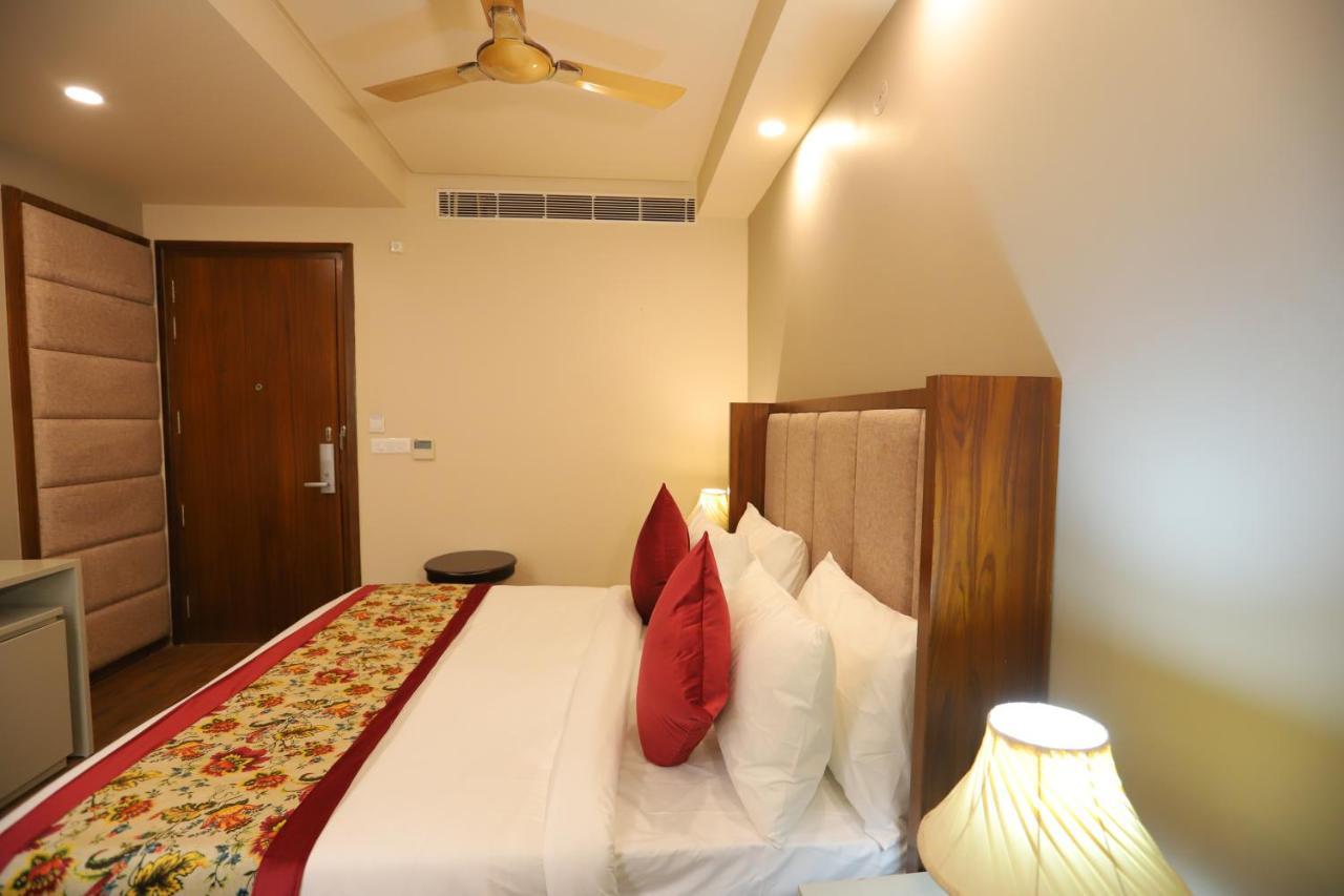Ip Royal Hotel - Нью-Дели Экстерьер фото