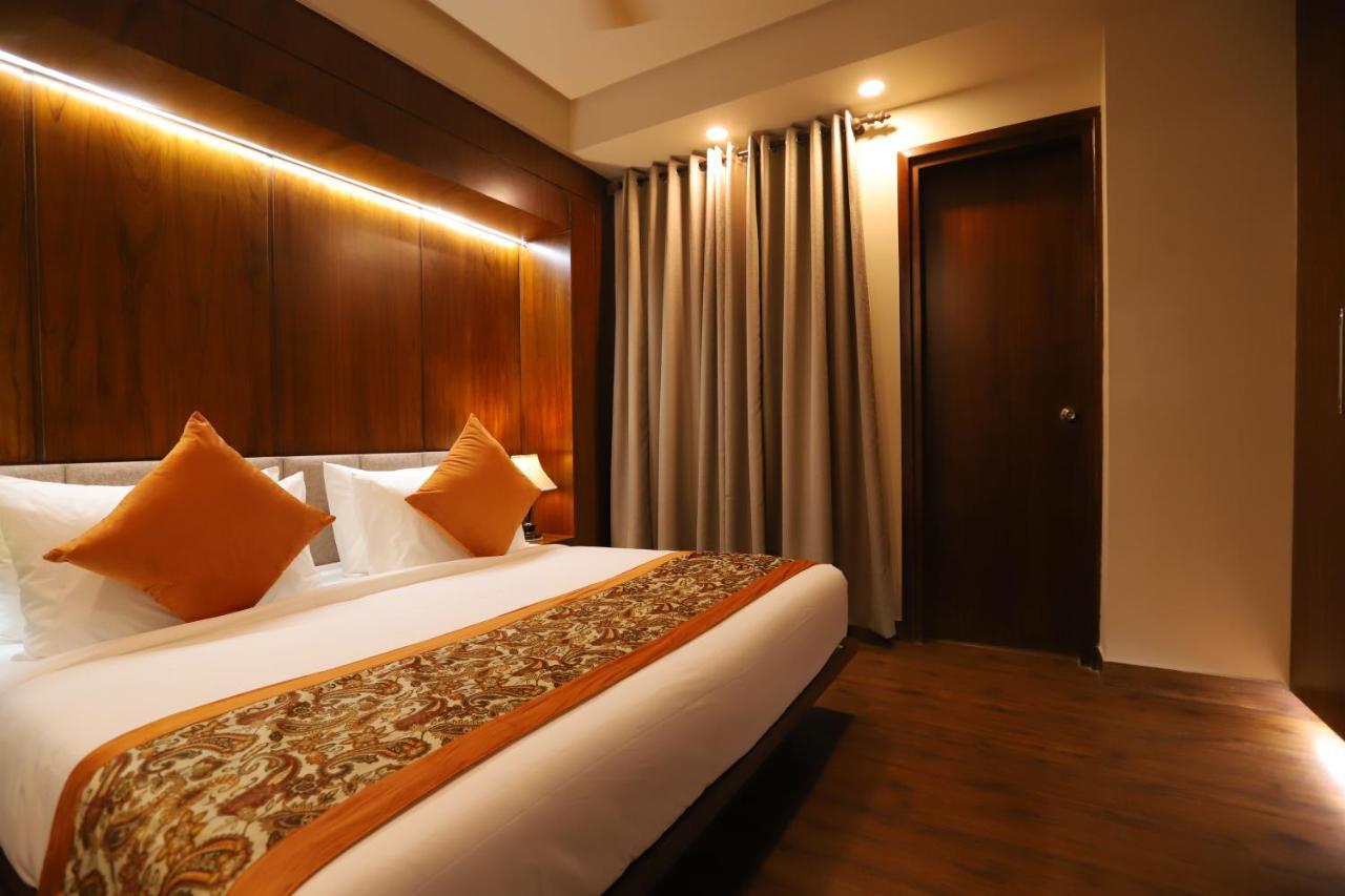 Ip Royal Hotel - Нью-Дели Экстерьер фото