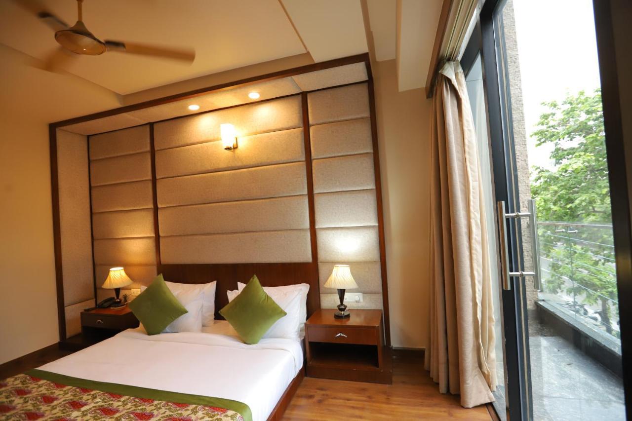 Ip Royal Hotel - Нью-Дели Экстерьер фото