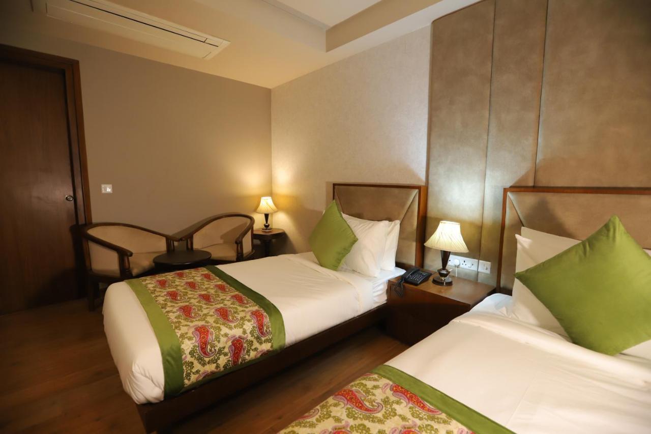 Ip Royal Hotel - Нью-Дели Экстерьер фото