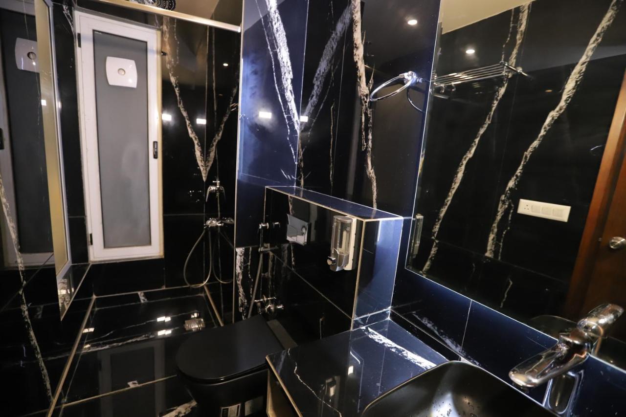 Ip Royal Hotel - Нью-Дели Экстерьер фото