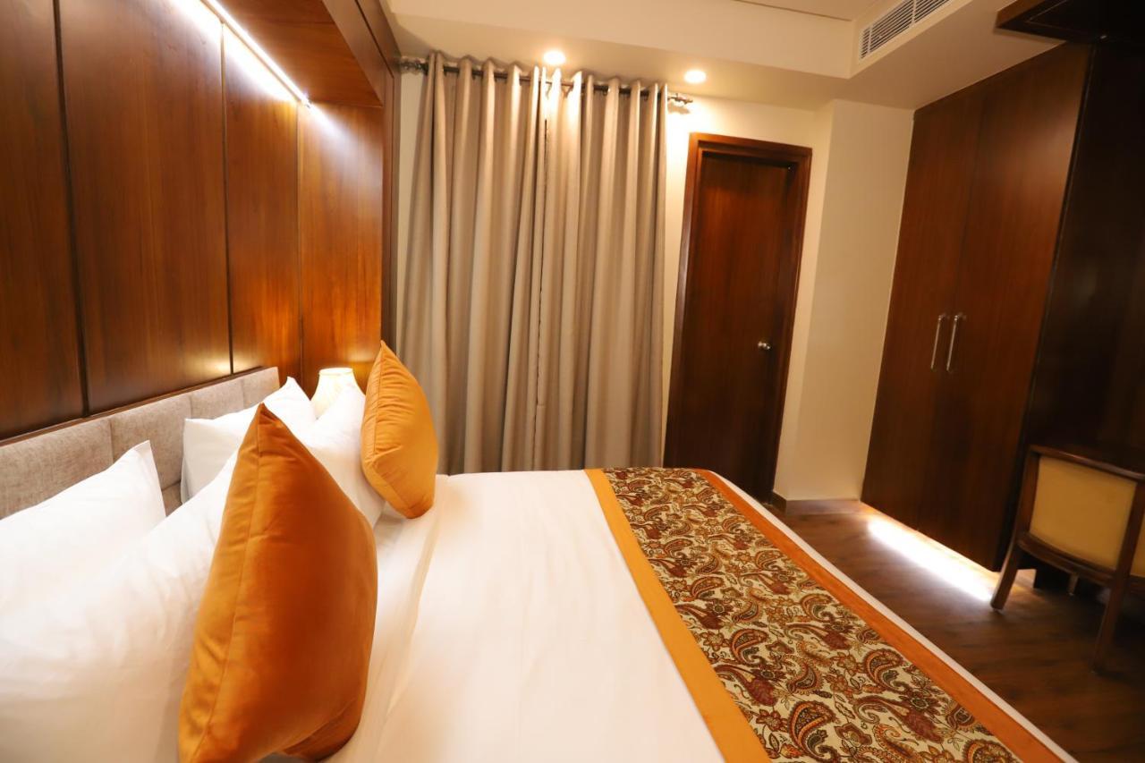Ip Royal Hotel - Нью-Дели Экстерьер фото